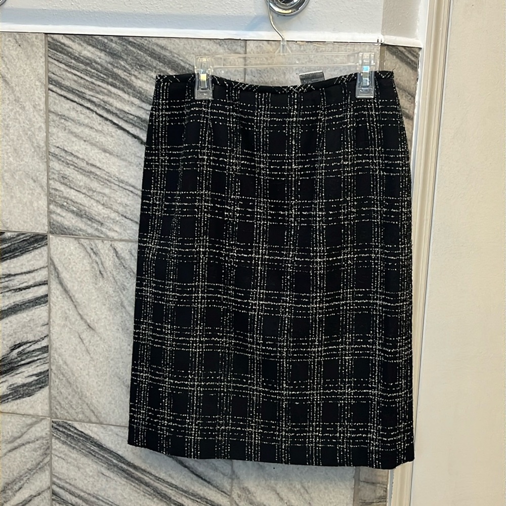 LeSuit skirt suit size 2petite